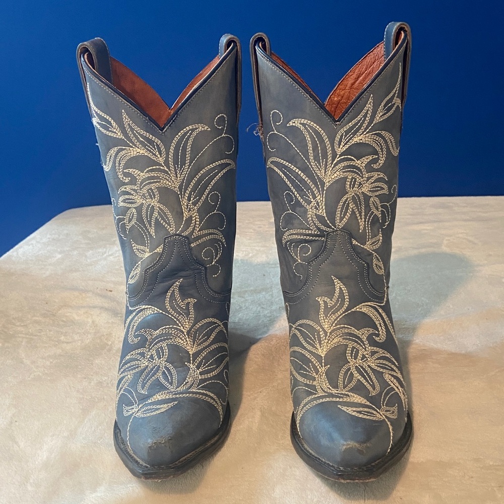 Gorgeous 😍 Dan Post Ladies Blue Cowboy Boots with White Embroidery Size 7 or 7.5